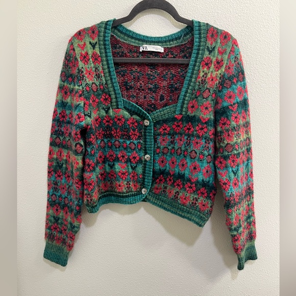Zara Sweaters - Zara floral jacquard knit cropped cardigan with a square neckline.